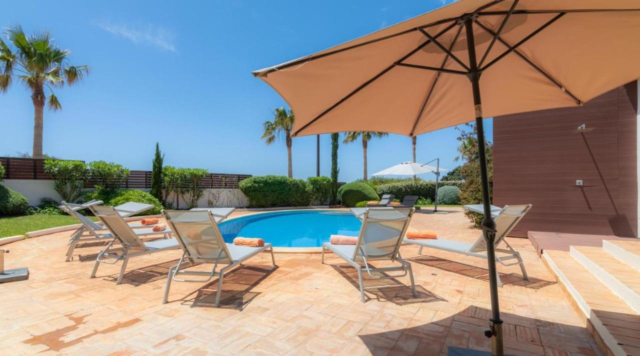 Villa Prado - Beautiful Beachfront Villa アルブフェイラ エクステリア 写真