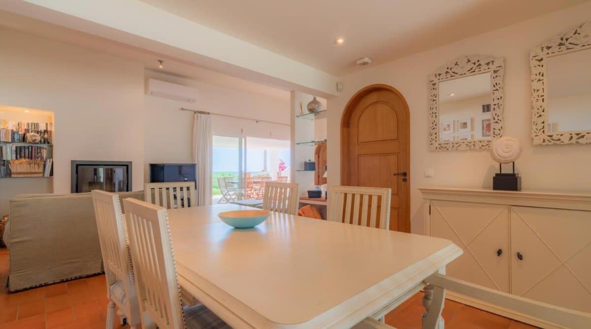 Villa Prado - Beautiful Beachfront Villa アルブフェイラ エクステリア 写真