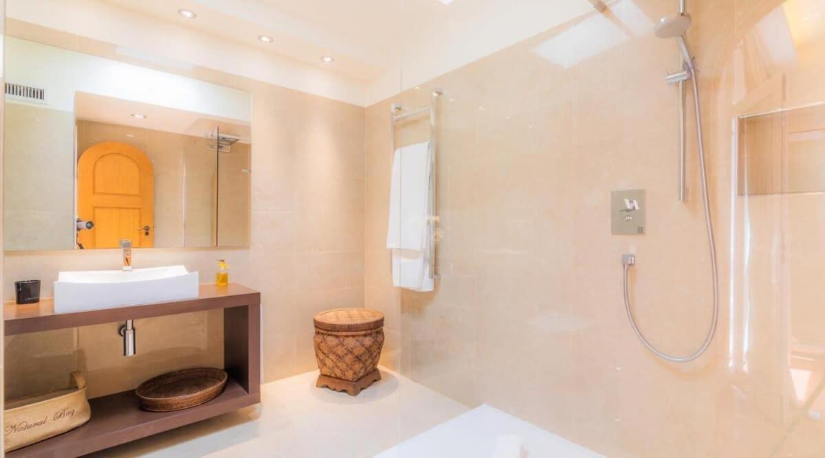 Villa Prado - Beautiful Beachfront Villa アルブフェイラ エクステリア 写真