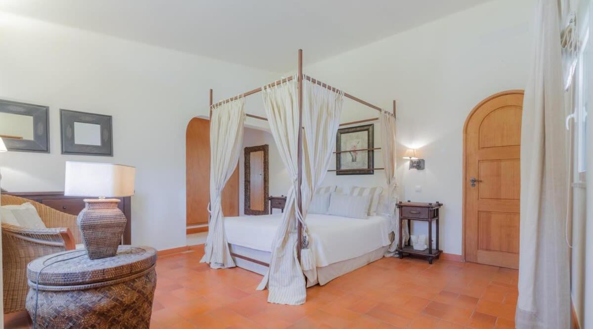 Villa Prado - Beautiful Beachfront Villa アルブフェイラ エクステリア 写真