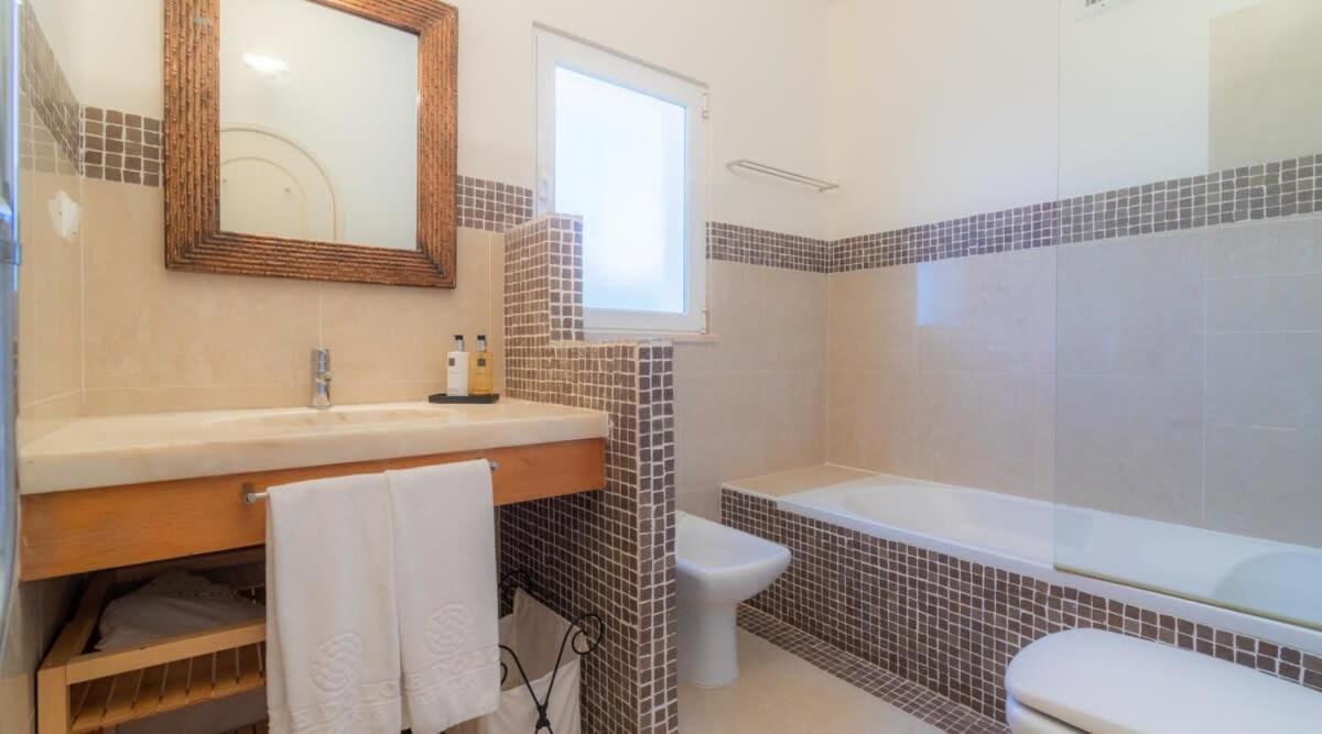 Villa Prado - Beautiful Beachfront Villa アルブフェイラ エクステリア 写真