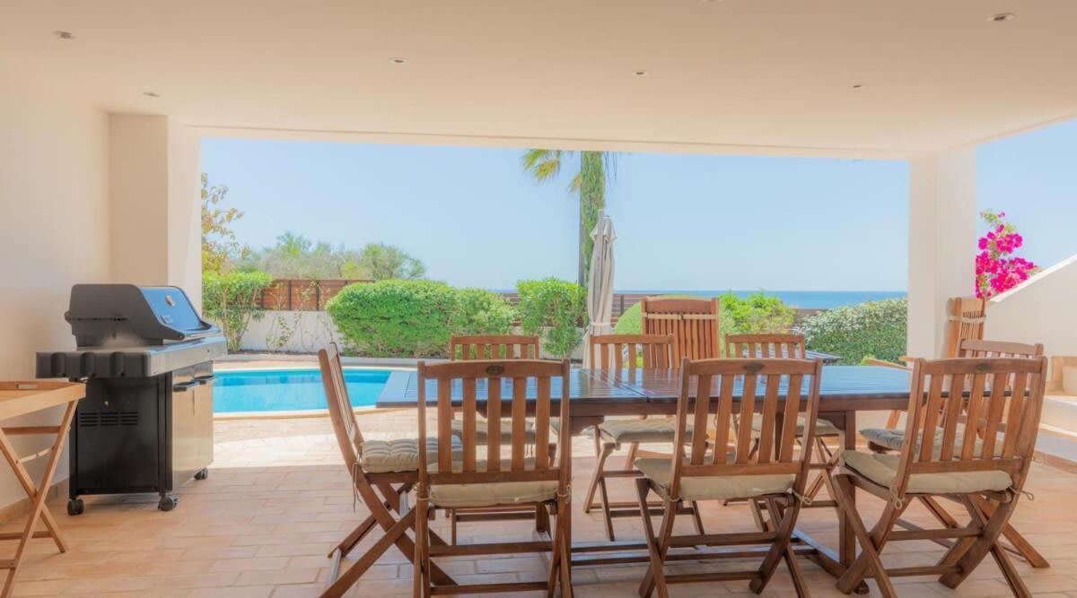 Villa Prado - Beautiful Beachfront Villa アルブフェイラ エクステリア 写真