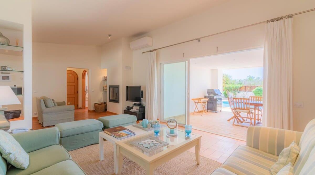 Villa Prado - Beautiful Beachfront Villa アルブフェイラ エクステリア 写真