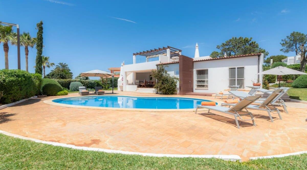 Villa Prado - Beautiful Beachfront Villa アルブフェイラ エクステリア 写真