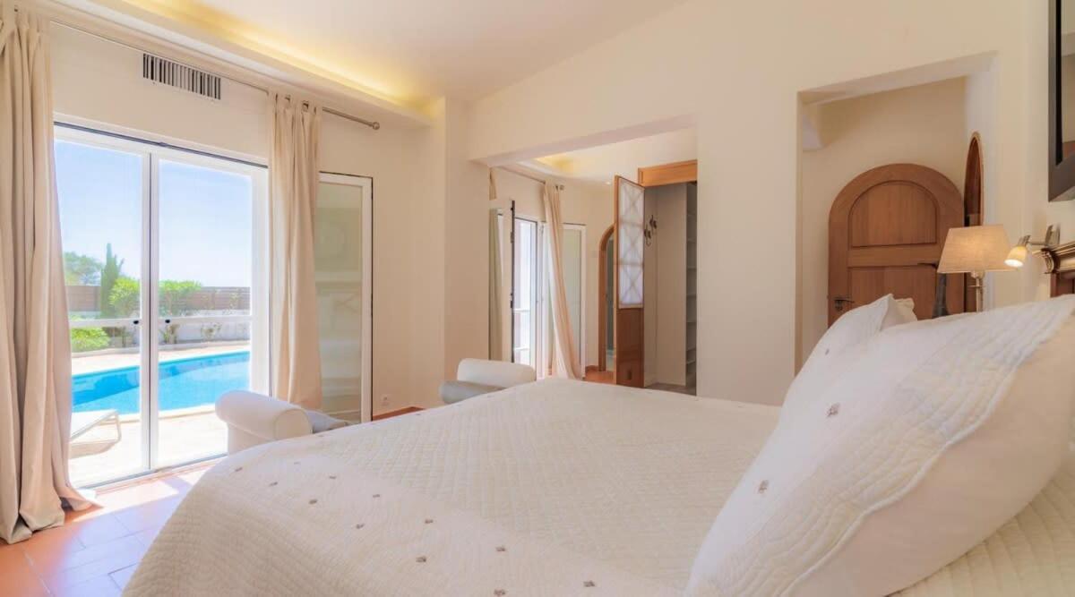 Villa Prado - Beautiful Beachfront Villa アルブフェイラ エクステリア 写真