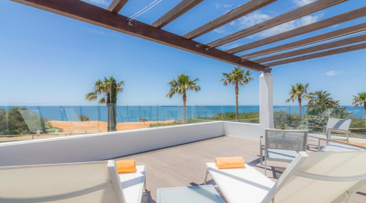 Villa Prado - Beautiful Beachfront Villa アルブフェイラ エクステリア 写真